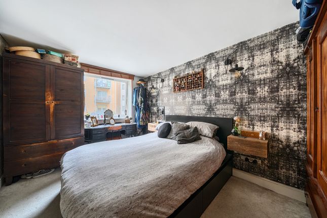 Flat 2, 33, Blakes Road, London photo 4