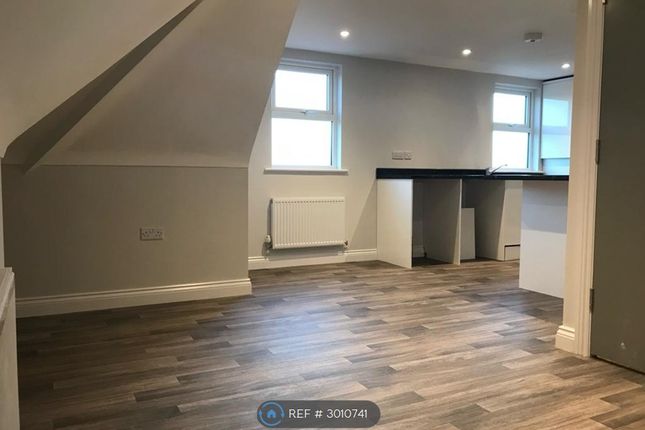 Flat, Poole Road, Upton, Poole photo 4