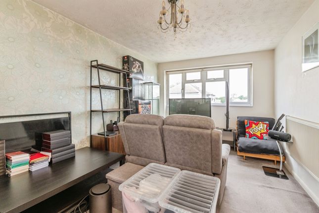 31a, Ongar Way, RAINHAM photo 4