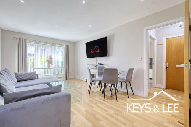 Flat 14, Derwent Court, Romford photo 2