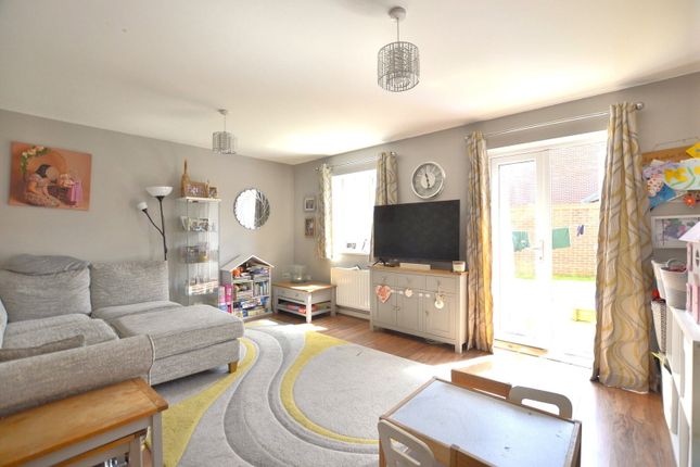 11, Hunters Way, Gloucester photo 2
