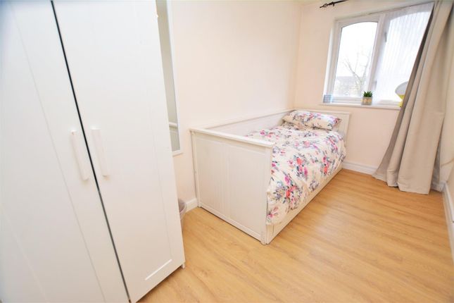 Flat 11 Wells Court, 9, Longfield Drive, London photo 5