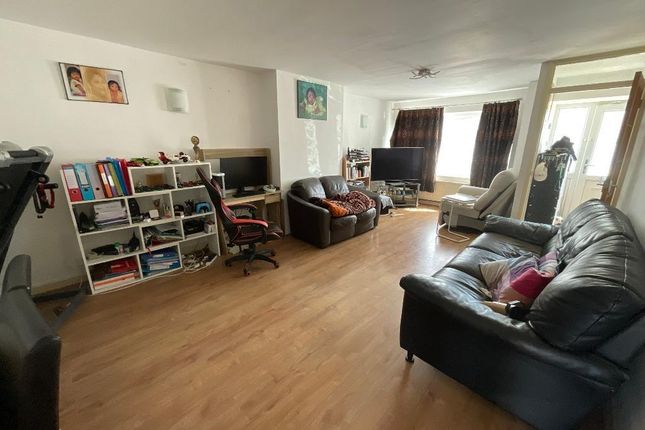 74 Woburn Avenue, Elm Park, Hornchurch photo 4