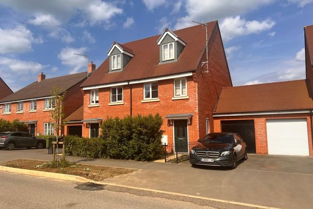 Town house to rent in Berryfields, Aylesbury