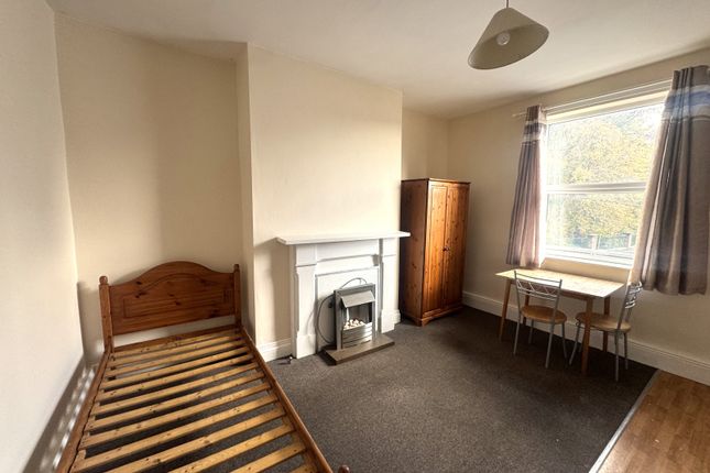 Flat 3, 126 Pinderfields Road, Wakefield photo 2
