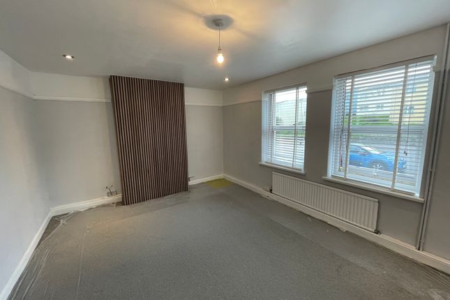 Thumbnail Town house to rent in West Cross Lane, West Cross, Swansea
