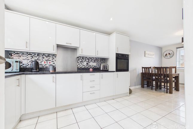 10, Carter Close, Folkestone photo 4