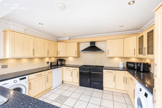 5-bed semi-detached on The Avenue, Brighton, £3,575/mo