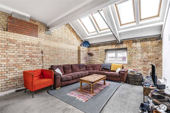 Thumbnail Flat to rent in Pump House Close, London