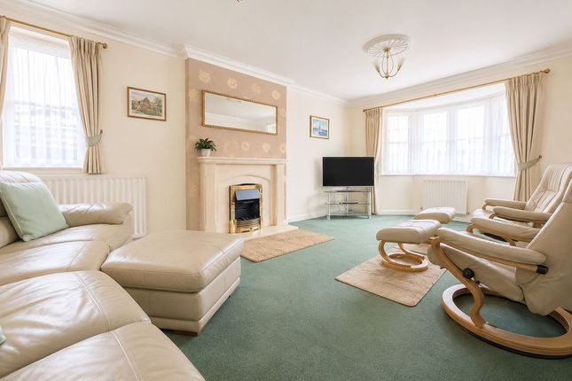24, Portchester Heights, Fareham photo 2