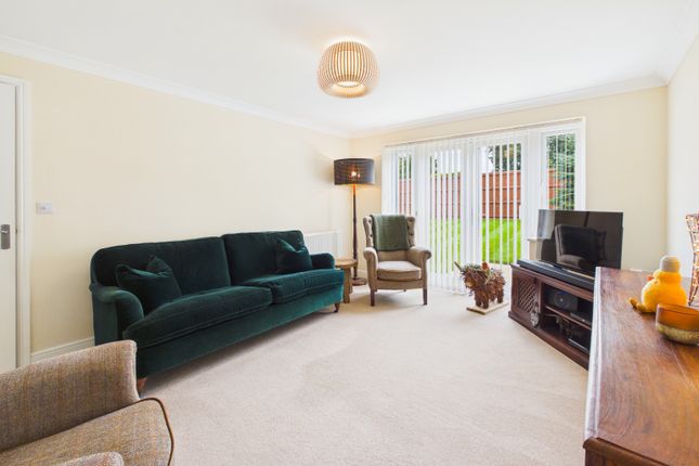 9, Revell Close, Alfreton photo 4