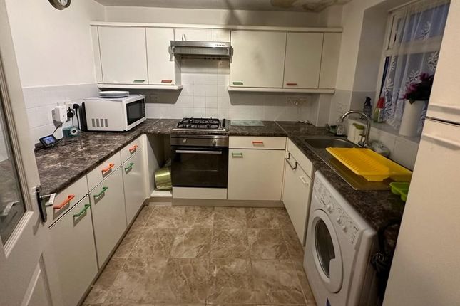 48, Salstar Close, Aston photo 3