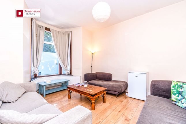 14, John Campbell Road, Hackney photo 2