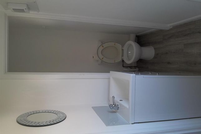 Room 4, 10, Antrobus Road, Salisbury photo 4