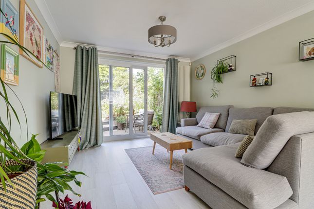 34, Holts Meadow, St. Albans photo 2