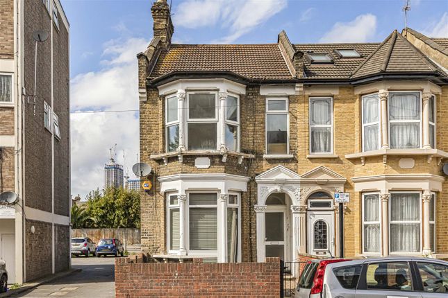 Flat for sale in Grove Road, Walthamstow, London