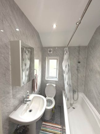 18, Charter Crescent, Hounslow photo 5