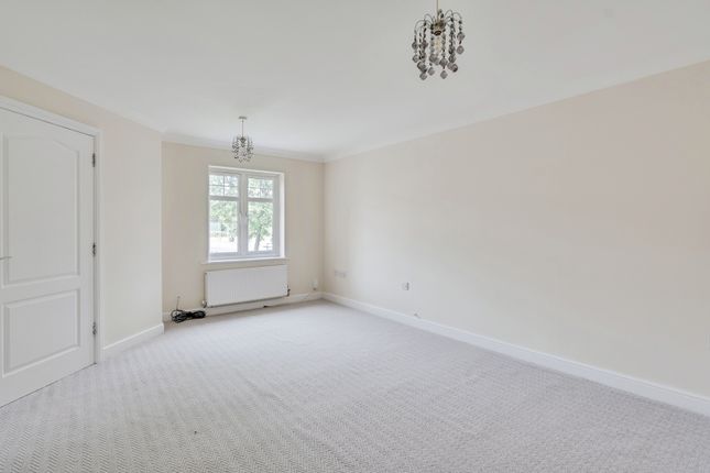 36, Linnyshaw Close, Lancashire photo 2