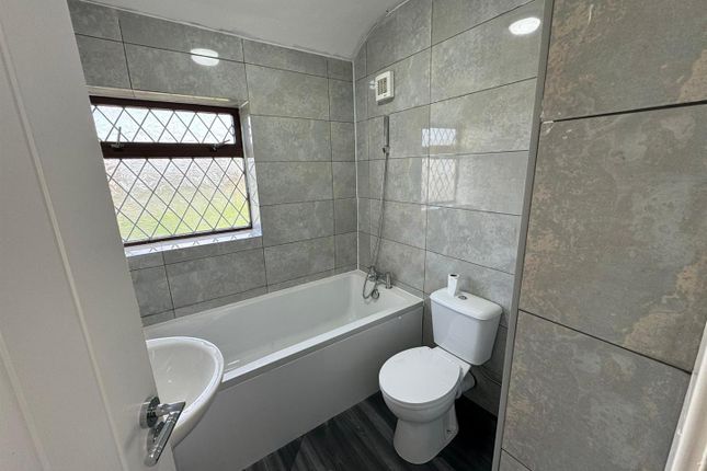 Property to rent in Hawthorn Road, Shelfield, Walsall