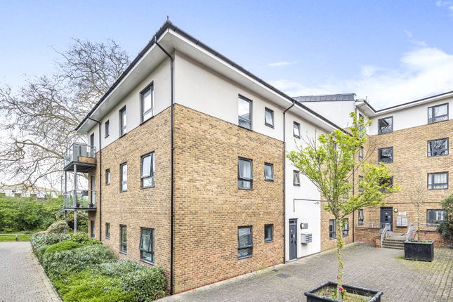 Flat 27, Rosse Gardens,, Desvignes Drive, London photo 3