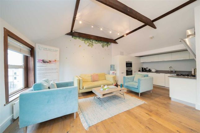 Flat for sale in Devonshire Place, London