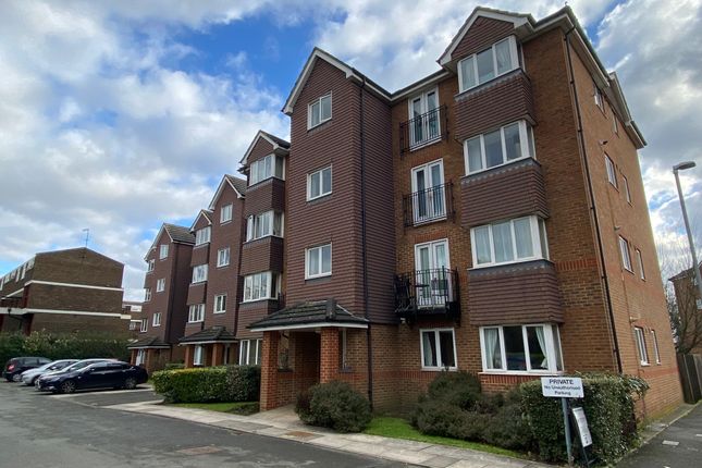 Flat to rent in Jemmett Close, Kingston Upon Thames