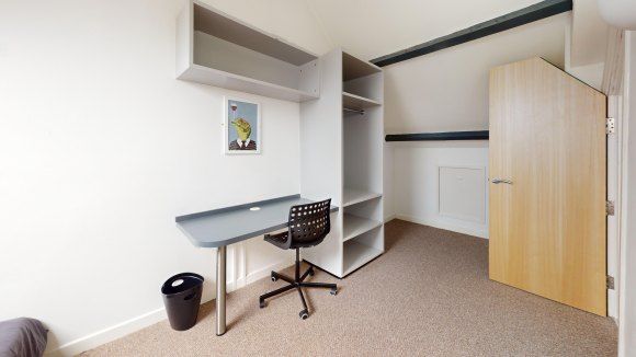 Flat-1-52-Braunstone-Gate-Bedroom