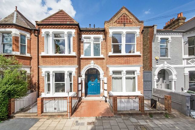 Flat to rent in Englewood Road, London