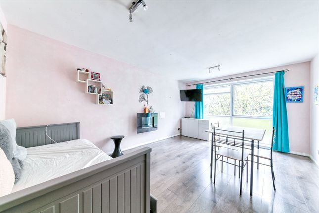 Thumbnail Flat for sale in Azalea Close, London