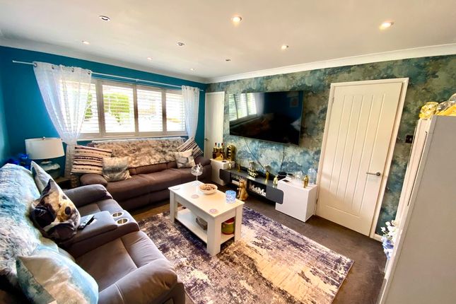 16, Walton Court, Fareham photo 2