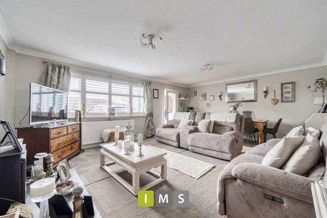 27 Browning Drive, Bicester photo 2