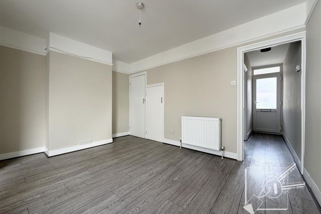46, Churchill Road, Gravesend photo 4