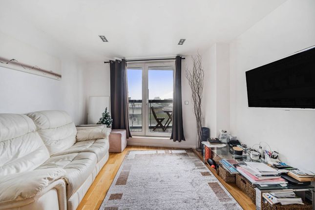 Thumbnail Flat to rent in City Tower, Canary Wharf, London
