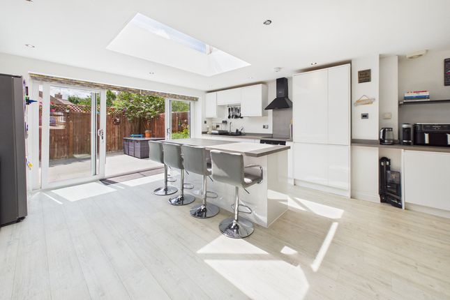 47, Honeycross Road, Hemel Hempstead photo 3