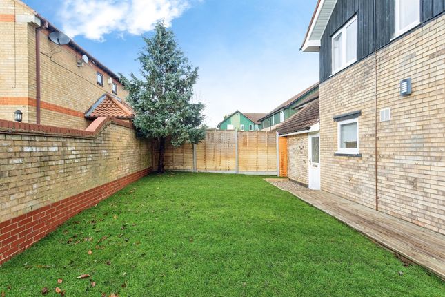Link-detached house for sale in Silverweed Court, Walnut Tree, Milton Keynes