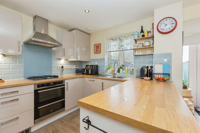 29, Marston Gate, Aylesbury photo 3