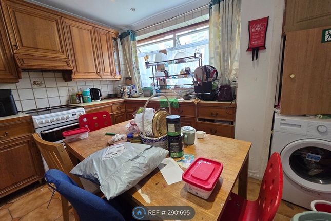Flat, Finwhale House Glengall Grove, London photo 3