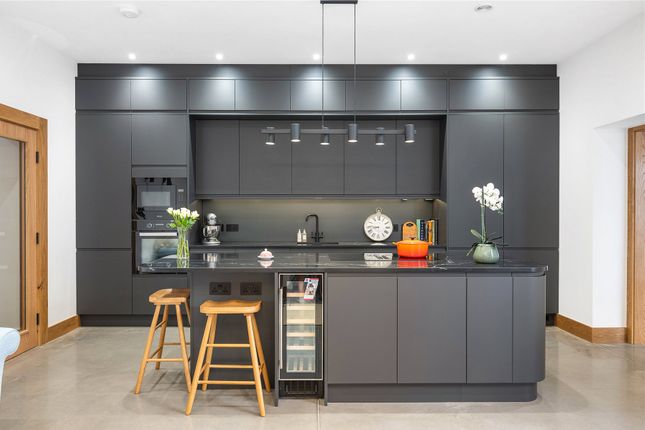 Basement Flat, 36, Redcliffe Square, London photo 3