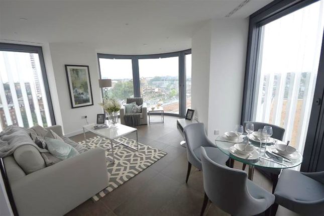 Thumbnail Flat for sale in Chronicle Tower, 216B City Road, London