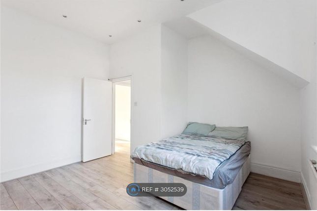 A Thistlewaite Road, London photo 3