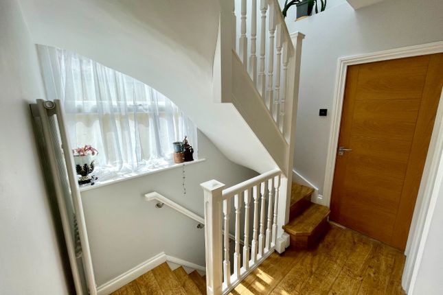 Semi-detached house for sale in Richmond Hill, Luton, Bedfordshire