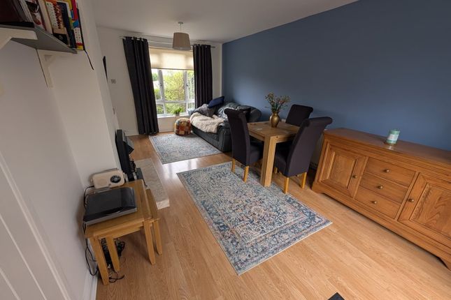 69 Swarcliffe Avenue, Leeds photo 4