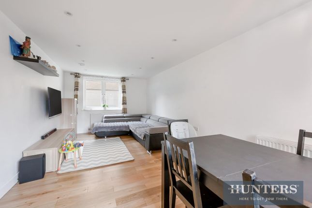 Oakley Court, Flat 7, Fusiliers Way, Hounslow photo 2