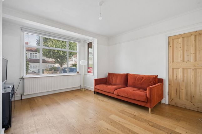 19, Barrow Point Avenue, Pinner photo 3