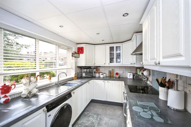 34 Castle Hill Park, Wigan photo 4