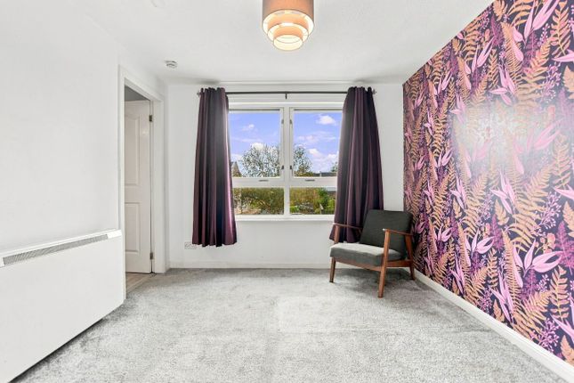 15, Carters Place, Irvine photo 3