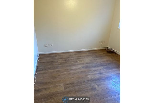 Flat to rent in Nora Court, Chatham