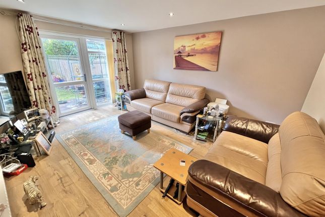 18, Budworth Walk, Wilmslow photo 2