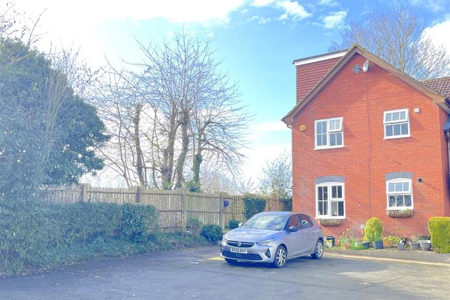 Property for sale in Mallory Drive, Warwick