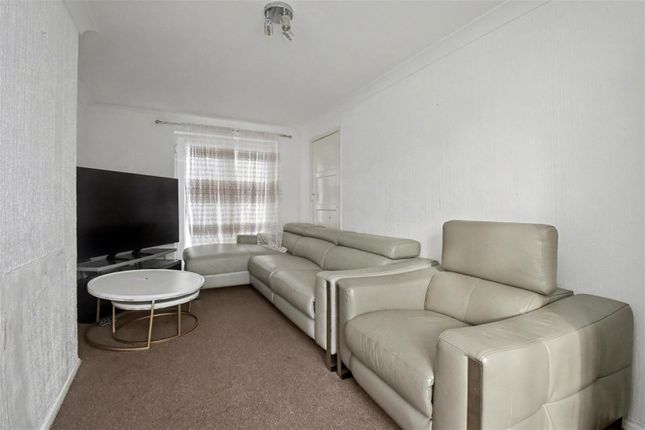 13, Kingsthorpe Avenue, Corby photo 3